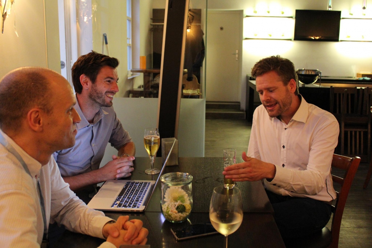 Daniel Lakens explaining the advantages of collaborations (Picture from Alex Koch)