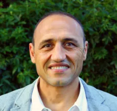 Profile picture for user Omar Zanna